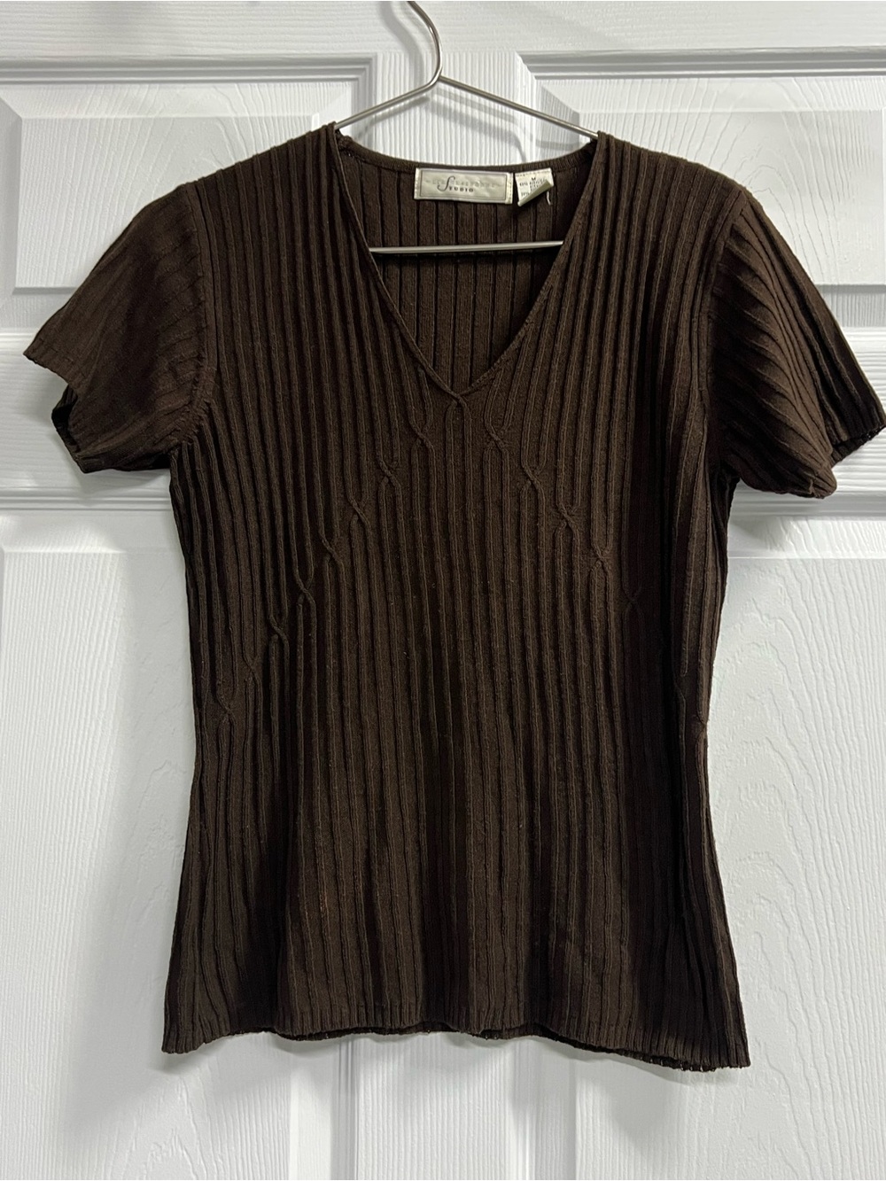Liz Claiborne Studio Brown V-Neck Sweater Size Medium GUC